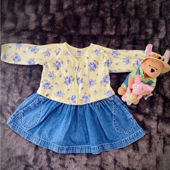 Bundle of 4 pcs cute baby girls clothing (Gap baby & Old Naby Baby) - Picture 9 of 12